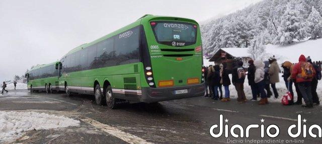 El 112 pide a los madrileños que no acudan a la Sierra y asegura que los aparcamientos "ya están completos"