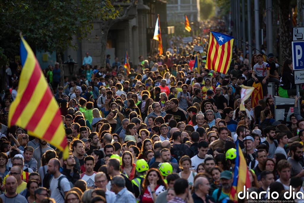 El 47,7% de los catalanes rechaza la independencia y el 44,5% la quiere, según el CEO