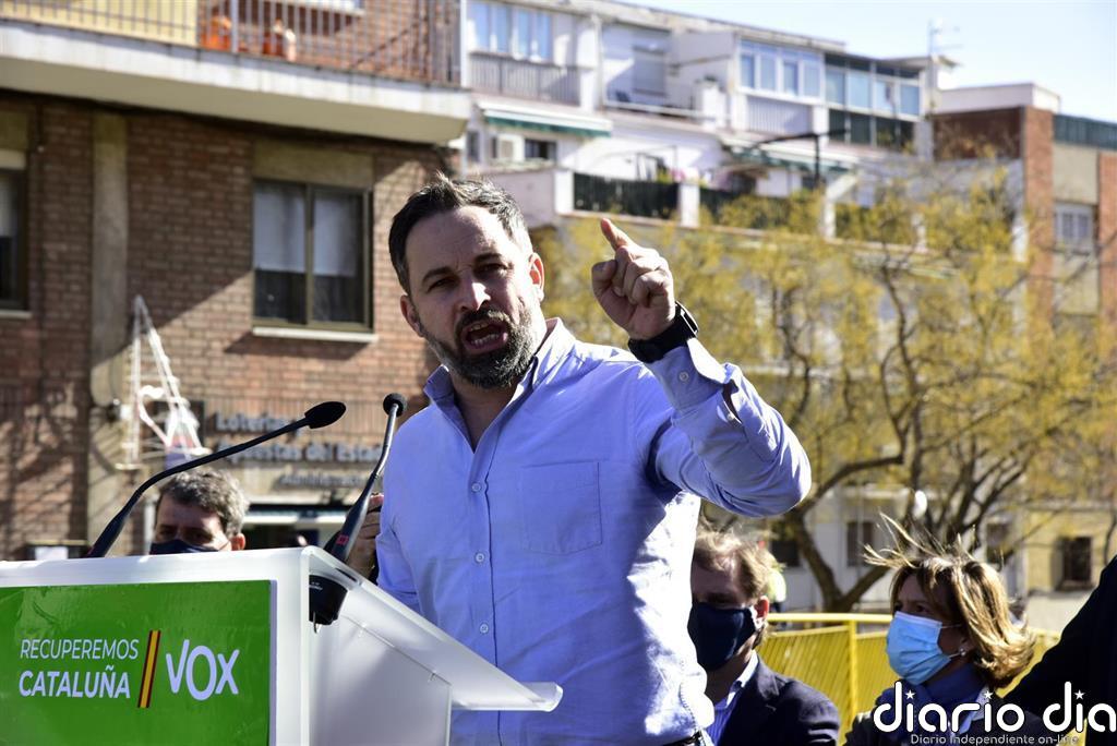 Abascal defiende a Vox "frente a la ruina golpista" y augura un buen resultado