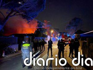 Al menos un muerto en un incendio "muy desarrollado" y con de riesgo de explosión que afecta a una vivienda en Pozuelo
