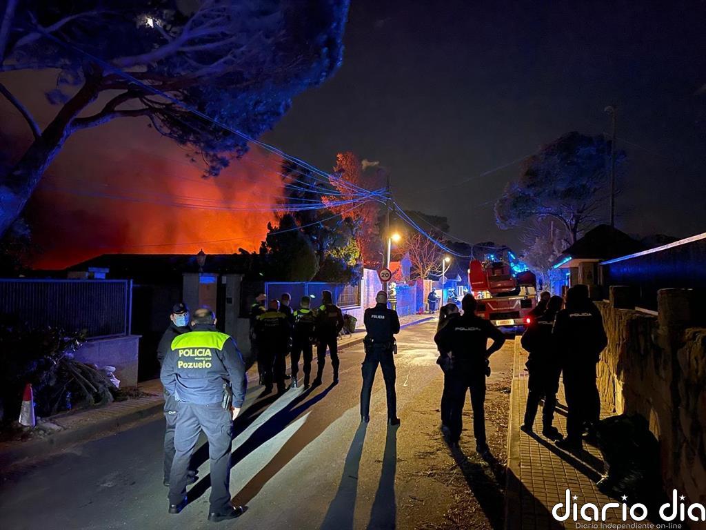 Al menos un muerto en un incendio "muy desarrollado" y con de riesgo de explosión que afecta a una vivienda en Pozuelo