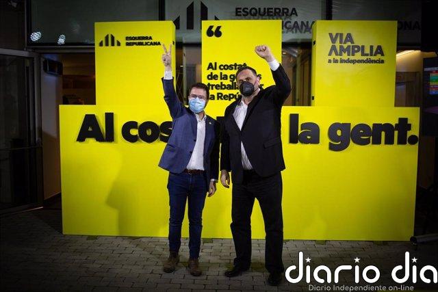 Aragonès (ERC) apuesta por gobernar con Junts, CUP y comuns: "La responsabilidad es compartida" El candidato de ERC a la presidencia de la Generalidad de Cataluña y vicepresidente en funciones, Pere Aragonès, junto al líder de ERC, Oriol Junqueras.
