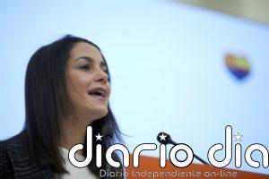 Arrimadas dice que ahora está pensando en la pandemia, no en "cómo perjudicar a otros partidos" como hace el PP