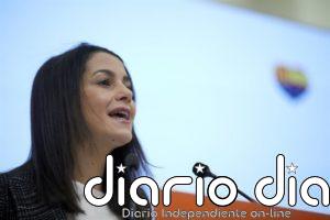 Arrimadas dice que ahora está pensando en la pandemia, no en "cómo perjudicar a otros partidos" como hace el PP