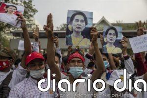 Birmania afronta su tercera jornada de protestas con la convocatoria de una huelga general contra el golpe