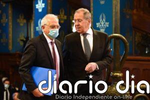Borrell advierte de que "Europa y Rusia están alejándose" y no cierra la puerta a sanciones