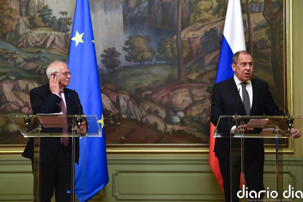 Borrell condena la expulsión de diplomáticos y abre la puerta a una respuesta de la UE a la pena a Navalni