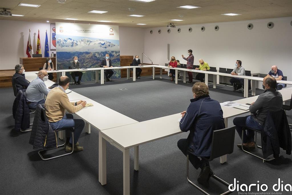 Cantabria pide a Planas que defienda a los ganaderos del "atentado" del lobo