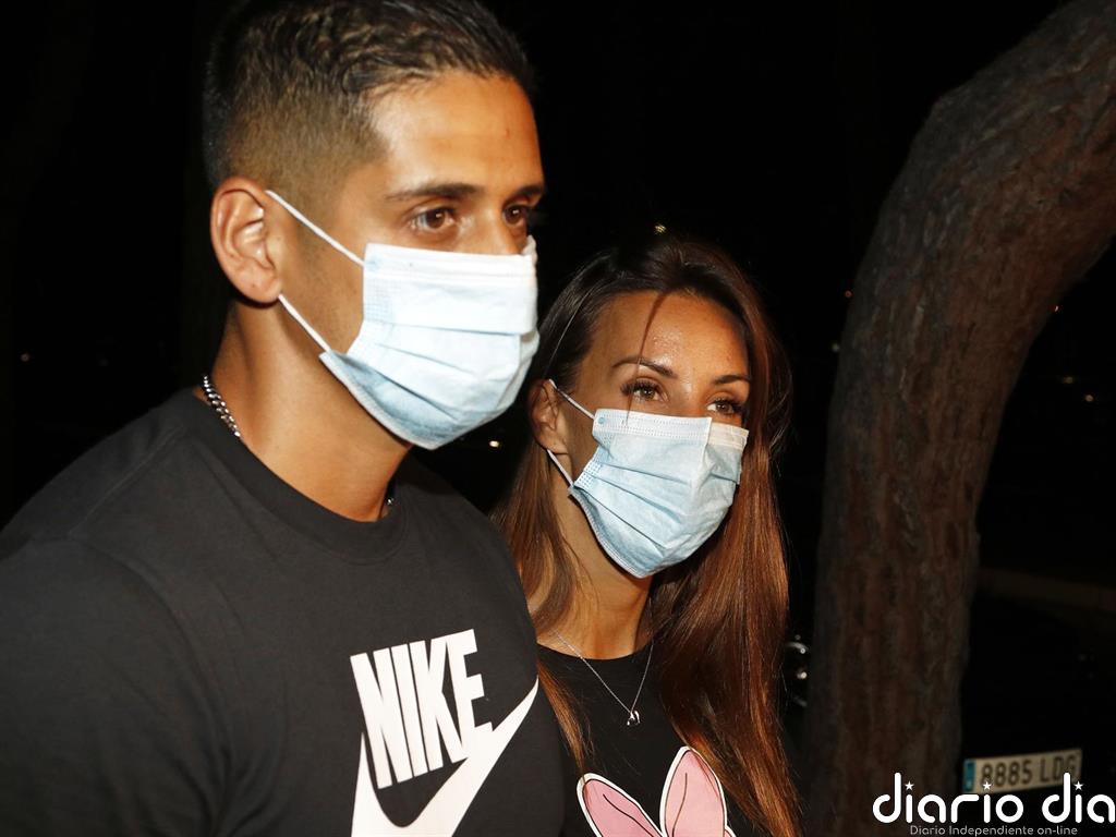 Christofer, con su inseparable Fani Carbajo, abandona el hospital tras ser operado de urgencia