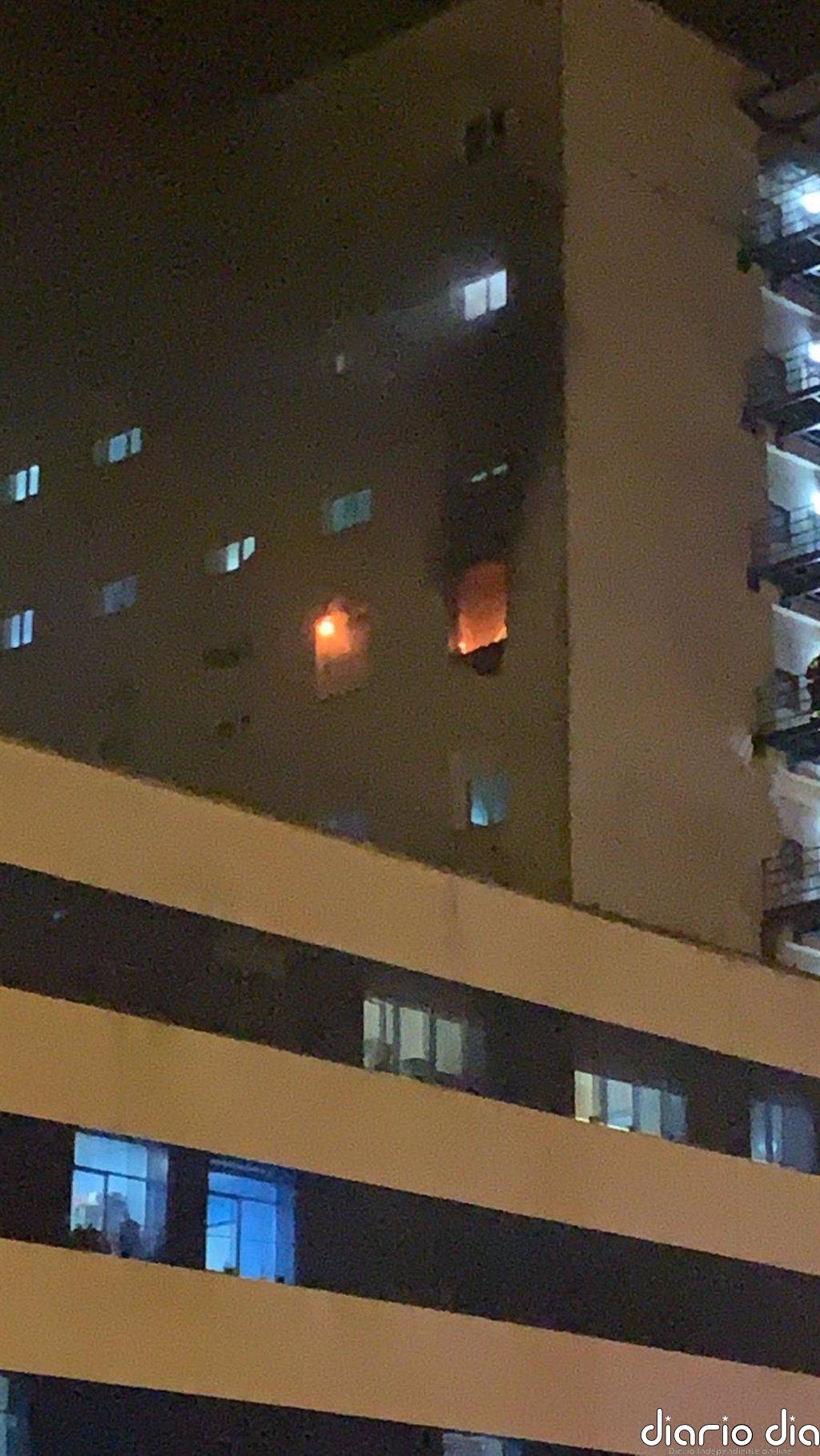 Controlado un incendio en la sexta planta del Hospital Puerta del Mar en Cádiz