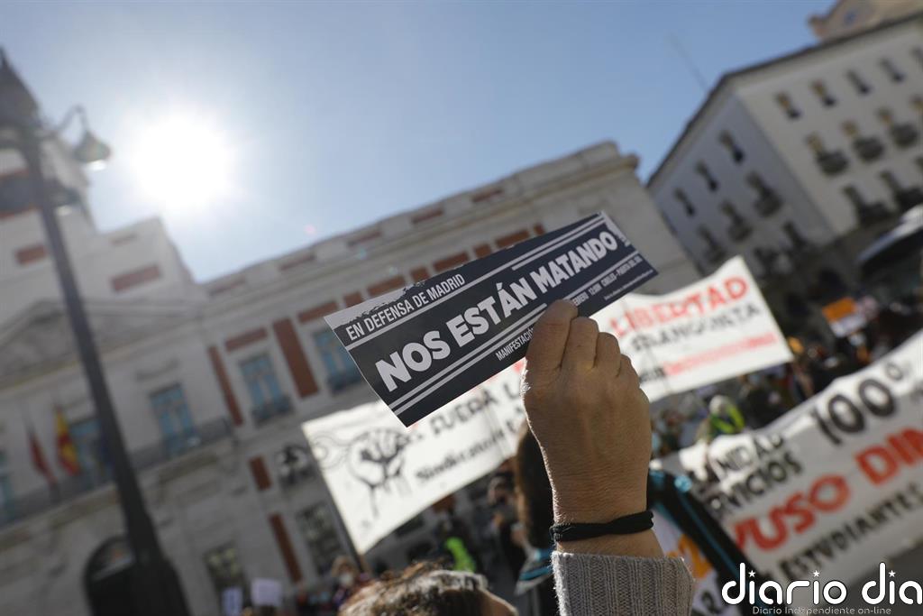 Decenas de personas se reúnen en Callao, pese a la prohibición de concentración, bajo el lema 'Nos están matando'