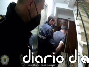 Detenido en San Juan (Sevilla) por dar un botellazo en la frente a su compañera de piso