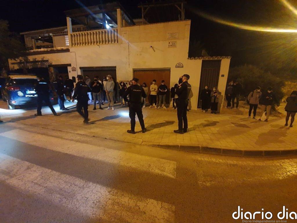 Disuelven un botellón con un centenar de jóvenes, algunos de ellos menores, en un mirador de difícil acceso en Alicante