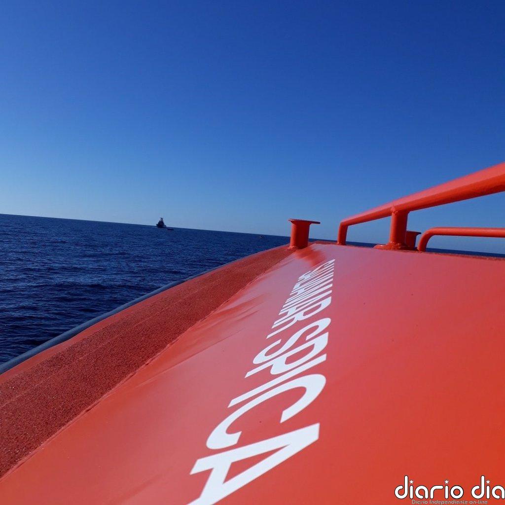 Dos desaparecidos y 46 rescatados de dos pateras en el mar de Alborán