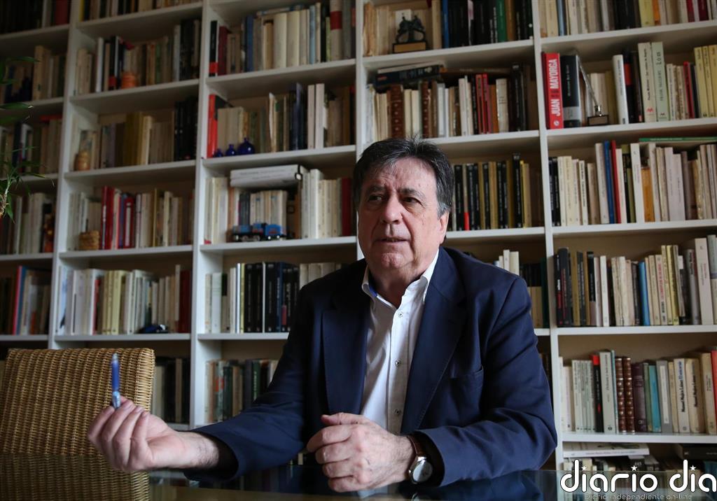 El escritor Luis Landero: "En democracia vamos a tener siempre que convivir con el problema de la libertad de expresión"
