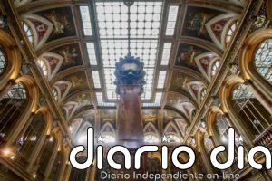 El Ibex 35 abre con una subida del 0,25% y defiende los 8