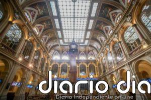 El Ibex 35 sube casi un 1% y defiende los 7