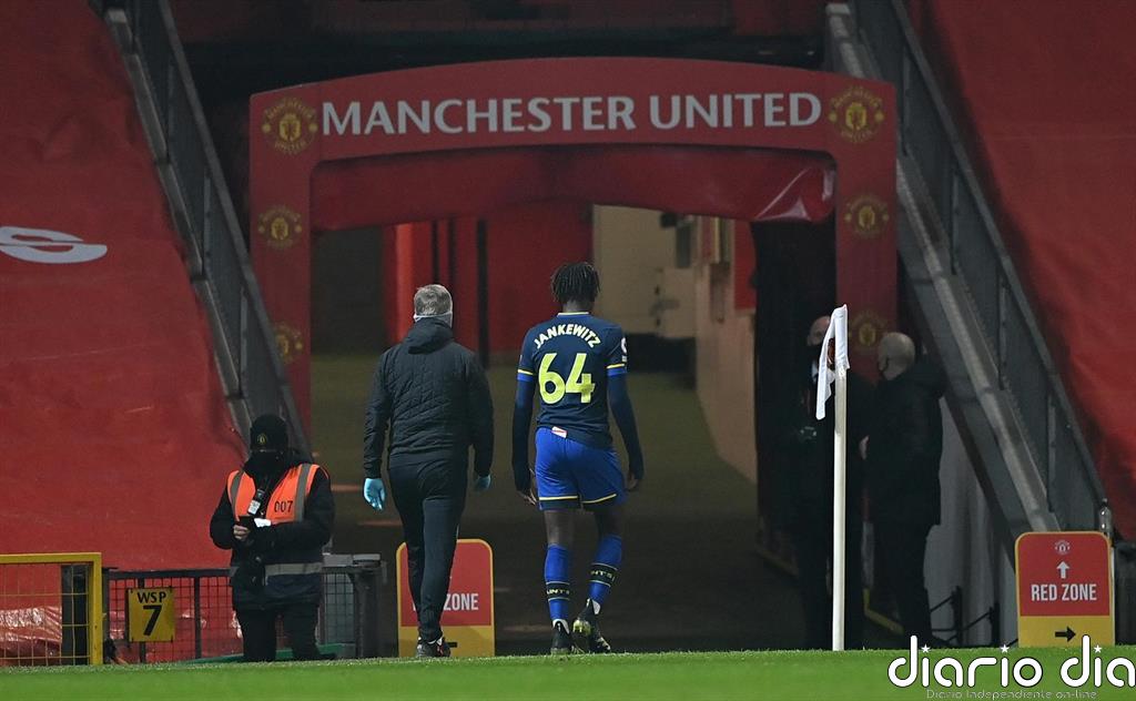 El Manchester United vuelve a la senda de la victoria con una tremenda goleada y presiona al City