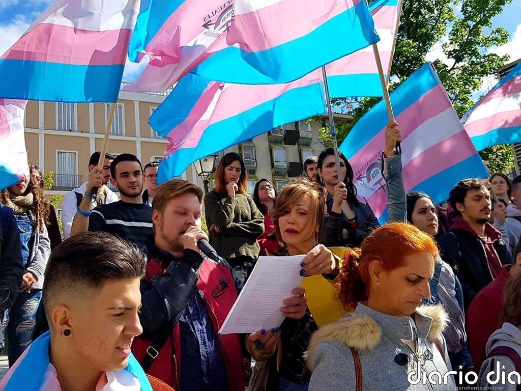 El PSOE apoyó en 2019 un texto en el Congreso que sólo exige la declaración expresa para el cambio registral de sexo