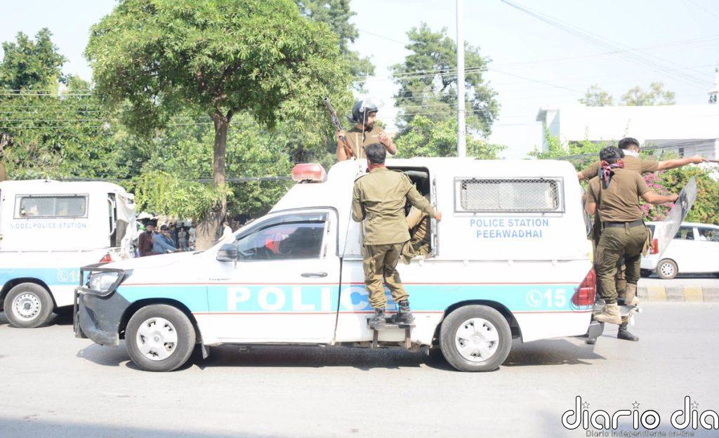 Al menos tres militares muertos en una operación contra supuestos terroristas en el este de Pakistán