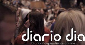 Así reaccionan unos estudiantes de medicina al enterarse de que no volverán a pagar la matrícula tras una donación