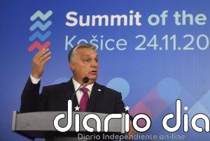 Bruselas insiste en congelar 7.500 millones a Hungría pese al "chantaje" de Orban a los Veintisiete