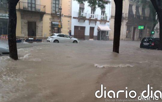 Calles inundadas, colapso de tráfico y autobuses urbanos paralizados en Jerez (Cádiz) por la lluvia