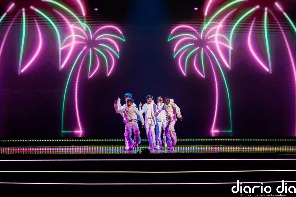Carlos Higes monta una fiesta con fuego, neones y hologramas sobre el escenario de Eurovisión Junior