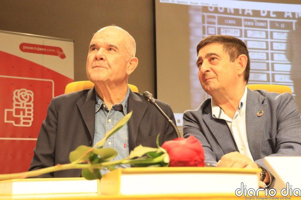 Chaves sobre el nuevo libro del PSOE de Jaén: "Una organización centenaria que se identifica con la historia de España"