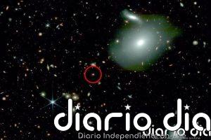 Cuásares del universo primitivo parecen flotar en vacíos