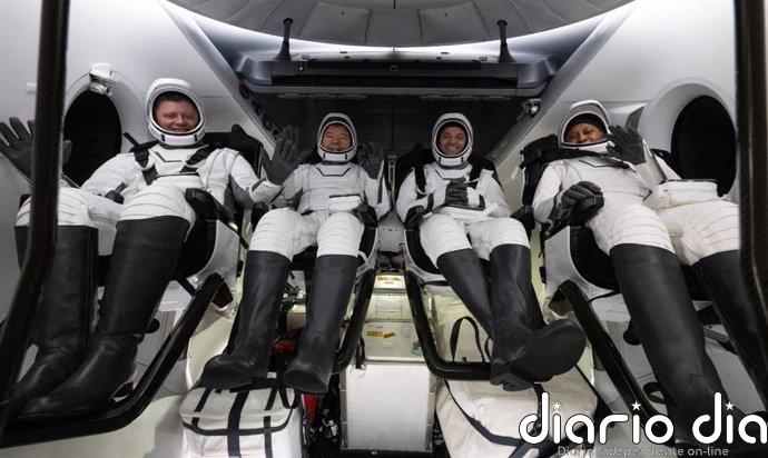 Cuatro astronautas regresan a la Tierra en una nave de Space X