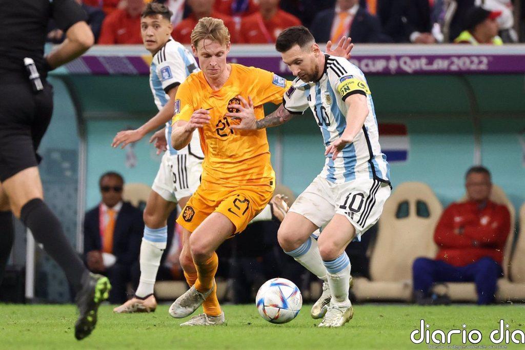 De Jong cree que Messi influyó en el arbitraje de Mateu Lahoz
