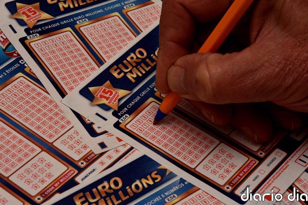 El hermano de una ganadora de Euromillones no quiere que comparta con él el premio por una vieja pelea familiar