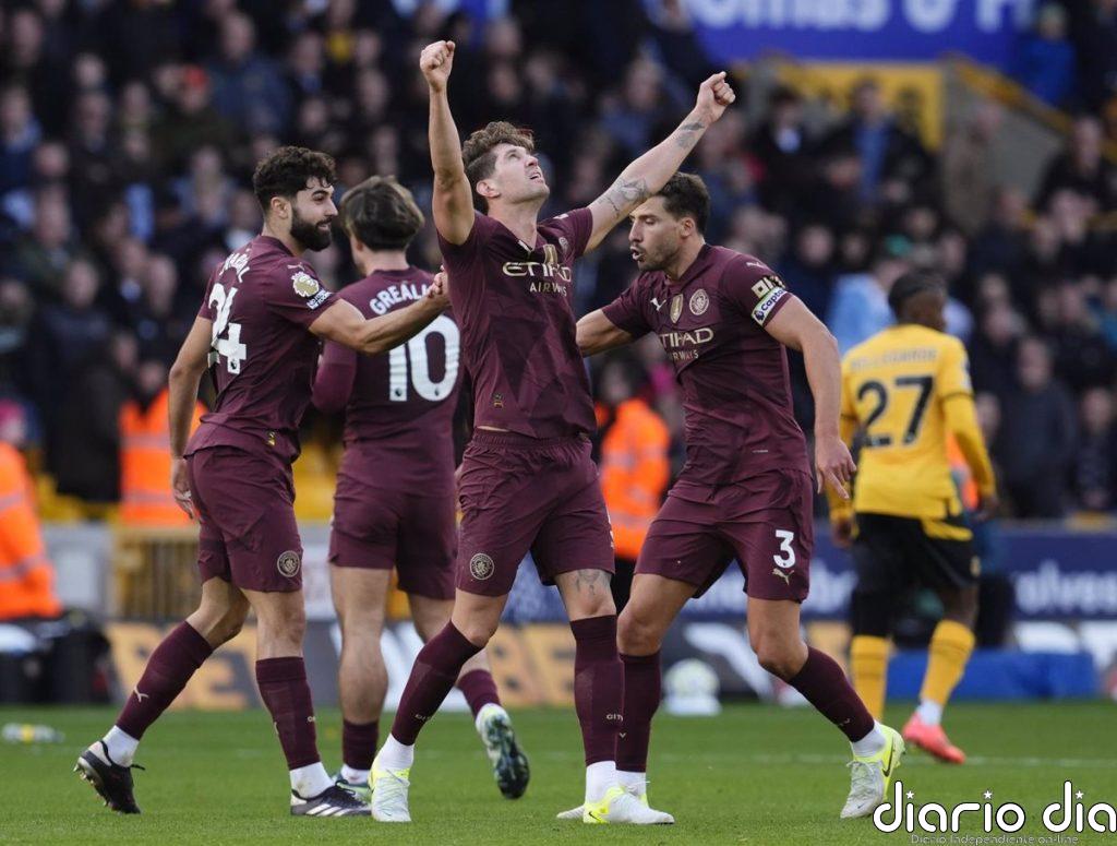 El Liverpool mantiene el liderato pese a una agónica remontada del City