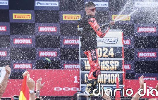 El piloto español Adrián Huertas, campeón del mundo más joven de la historia de Supersport