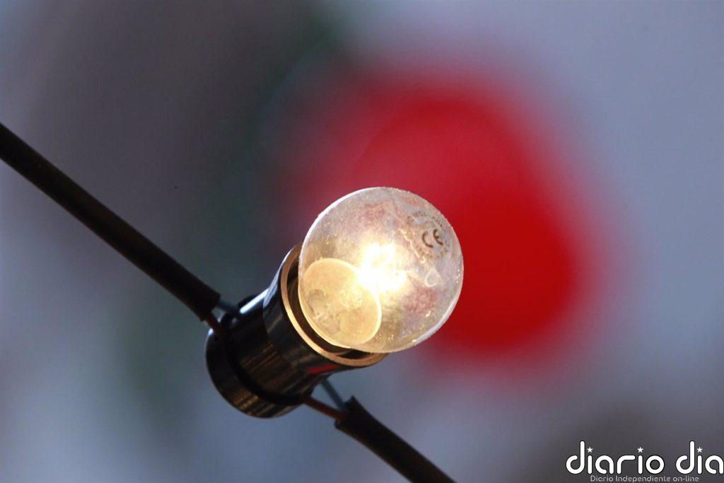 El precio de la luz sube este domingo un 31,6%, hasta los 219,48 euros/MWh