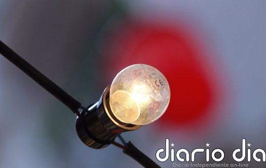 El precio de la luz sube este domingo un 31,6%, hasta los 219,48 euros/MWh