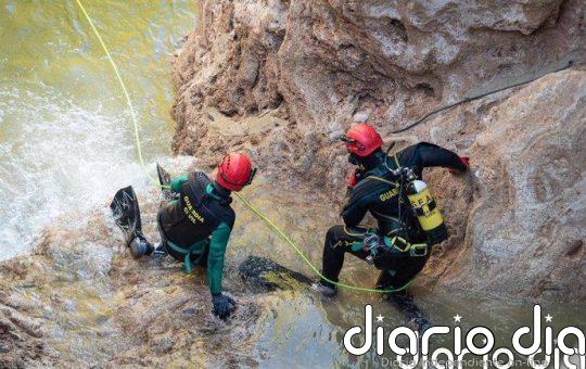 Equipos de rescate se abren paso en casco antiguo de Letur y por el río para buscar a los cinco desaparecidos