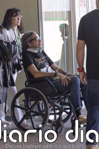 ¡Exclusiva! Mario Vaquerizo abandona el hospital en silla de ruedas y con collarín tras su brutal caída