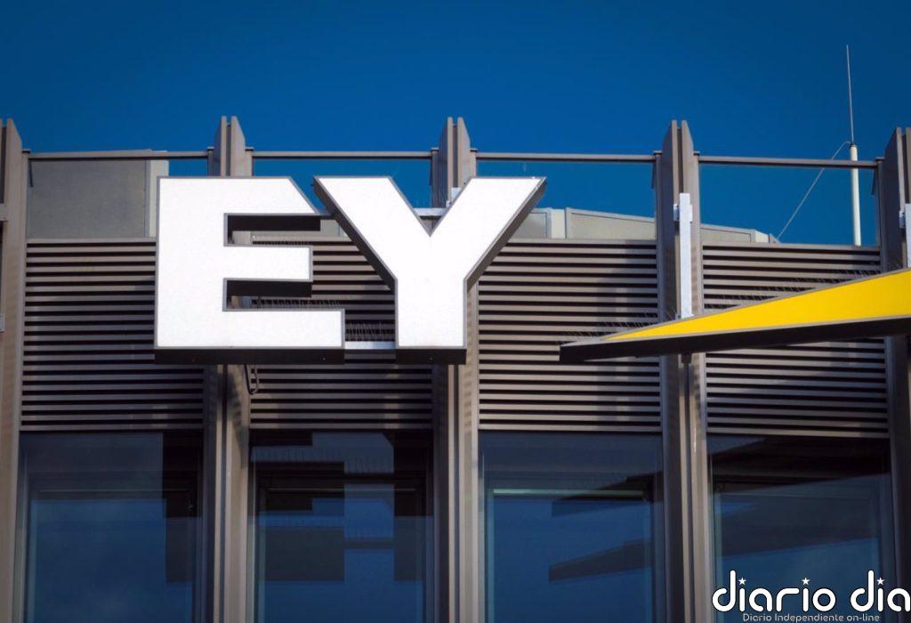 EY redujo plantillas por primera vez en 14 años en el ejercicio 2024, pese a lograr facturación récord