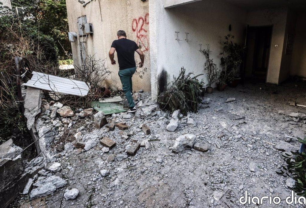 Israel anuncia la muerte de otro comandante de Hezbolá en medio de una ola matinal de cohetes desde Líbano