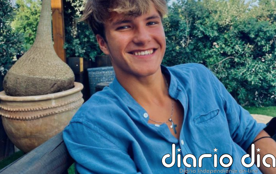 La cámara de una gasolinera grabó a Álvaro Prieto en el techo de un tren - Agencia de Noticias