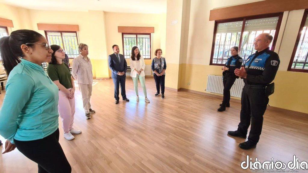 La Casa de la Mujer de Salamanca acoge talleres de autodefensa impartidos por agentes de la Policía Local