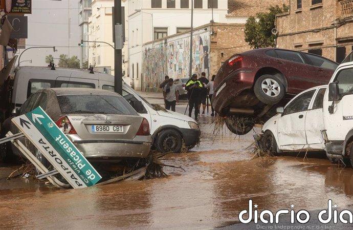 La Comunitat Valenciana revive la pesadilla de los temporales: desde la riada de 1957 a "la peor" gota fría del siglo Vehículos destrozados tras el paso de la DANA por el barrio de La Torre de Valencia, a 30 de octubre de 2024, en Valencia, Comunidad Valenciana (España). La Comunitat Valenciana ha registrado la gota fría "más adversa" del siglo en la región.