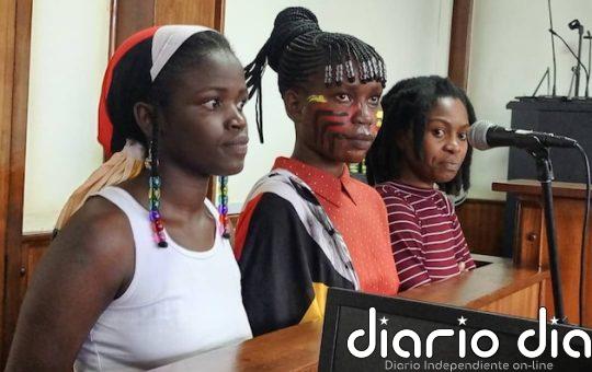 La historia de jóvenes detenidas por luchar contra la corrupción en Uganda