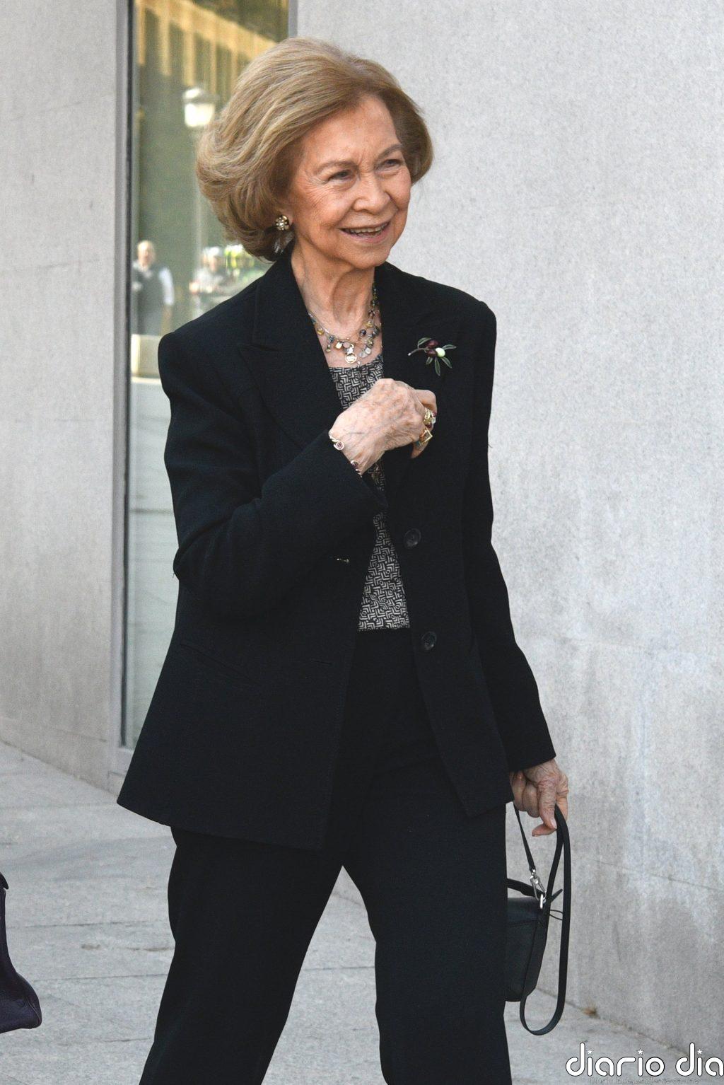 La Reina Sofía reaparece de lo más sonriente tras la filtración sobre el regreso del Rey Juan Carlos a España