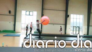 Las divertidas acrobacias con una pelota de pilates