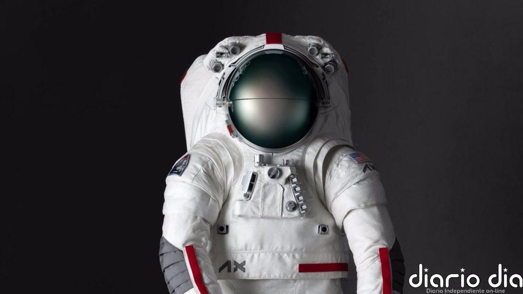 Los astronautas que volverán a la Luna llevarán trajes diseñados por Prada: "Houston, tenemos nuevo traje espacial"