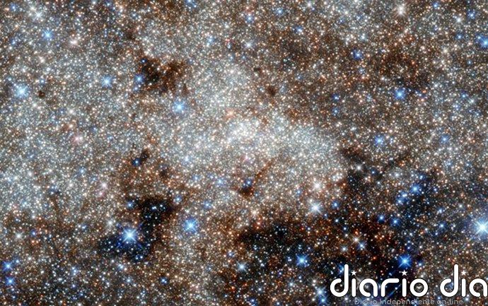 Rayos gamma extremos captados por primera vez desde el centro galáctico El centro de la Vía Láctea, mirando hacia la constelación de Sagitario y el agujero negro invisible llamado Sagitario A estrella