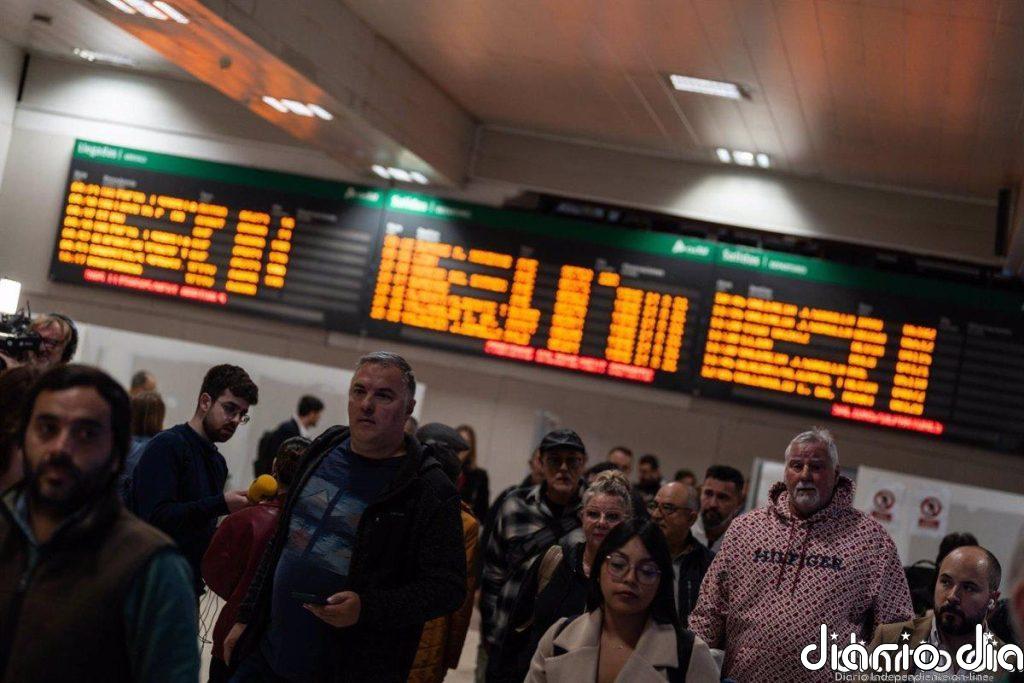 Renfe avanza cortes en el servicio el próximo fin de semana para retirar el tren descarrilado